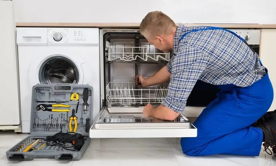 Sancaktepe Gorenje servisi teknisyen ekibi beyaz eşya tamiri yaparken